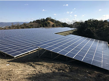 미국 태양 에너지 시장의 설치된 능력이 100gw 